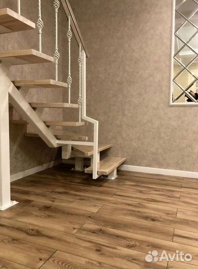 Лестница на второй этаж под ключ