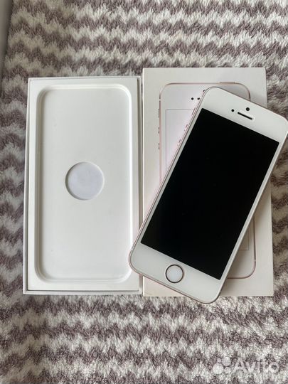 iPhone SE, 32 ГБ