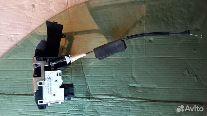 Праворульный Tribute замок передней левой двери