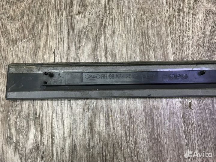 Молдинг на дверь задний правый Ford Focus 1