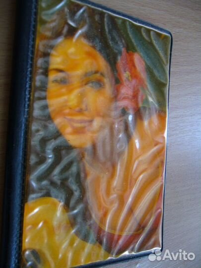 Подмигивающая девушка на бумажнике 80-ых