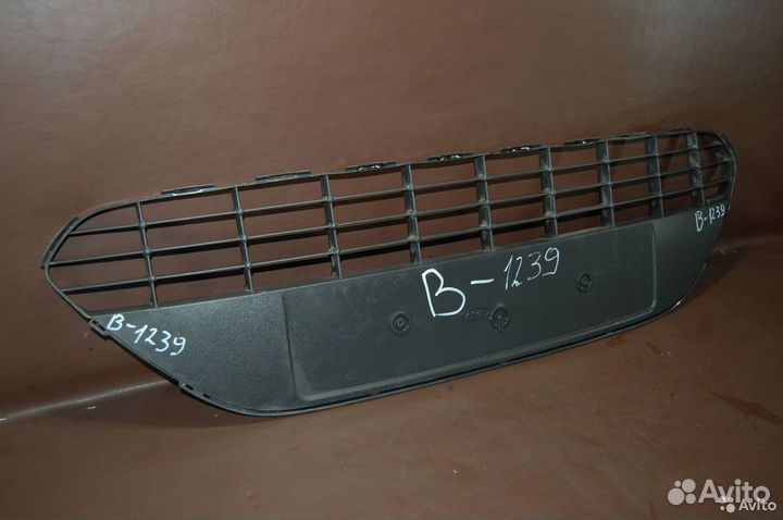 Решетка в бампер центральная - Ford Focus II