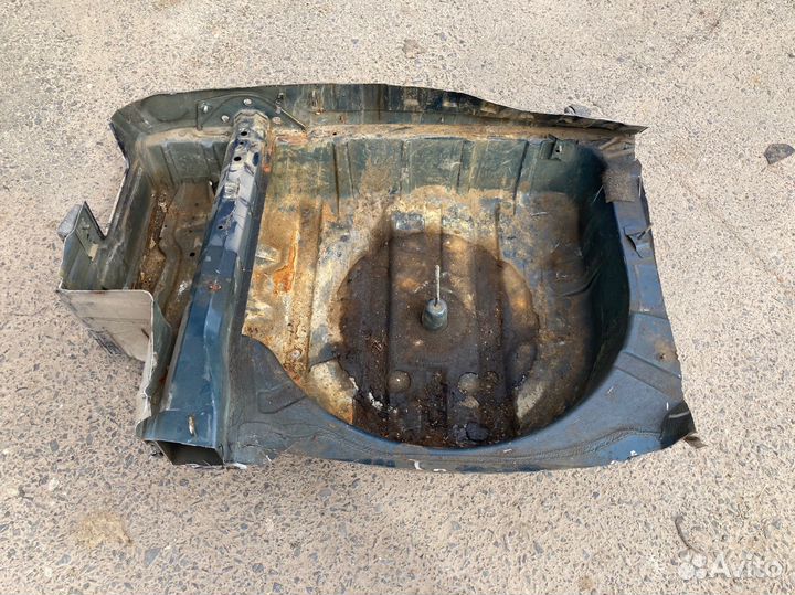 Ниша запасного колеса и аккумулятора bmw е39