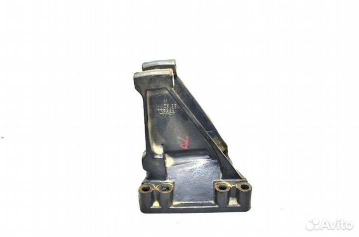 Кронштейн реактивной тяги, переднего моста, правый