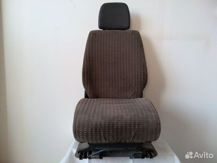Сиденье водительское Мерседес 609