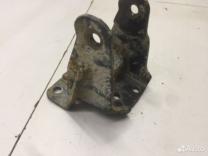 Кронштейн передней опоры двигателя