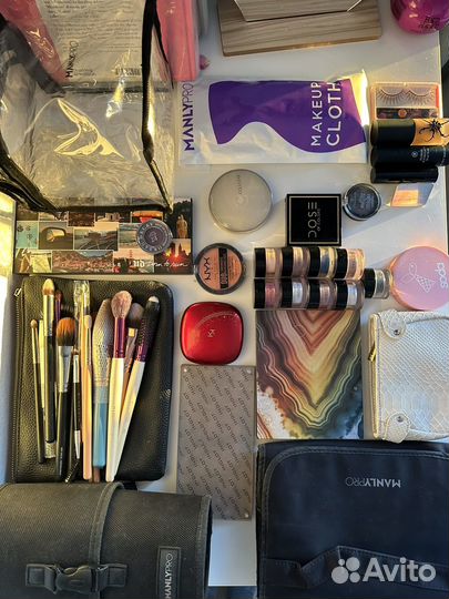 Набор косметики и кистей Becca Manly pro