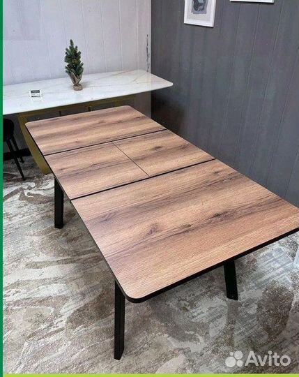 Стол из стекла