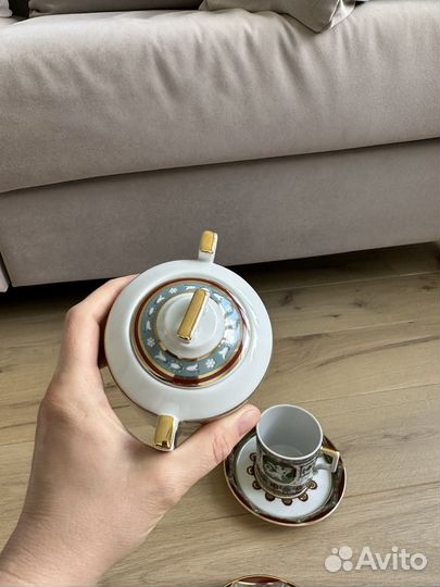 Чашка с блюдцем и сахарница