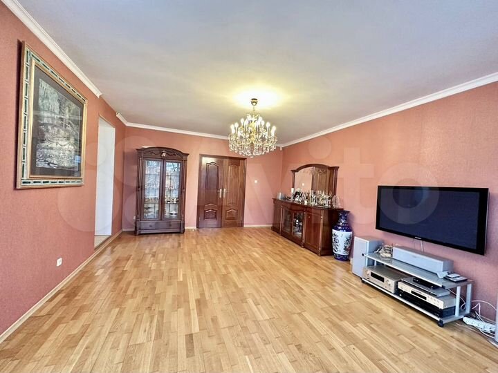 4-к. квартира, 137 м², 4/4 эт.