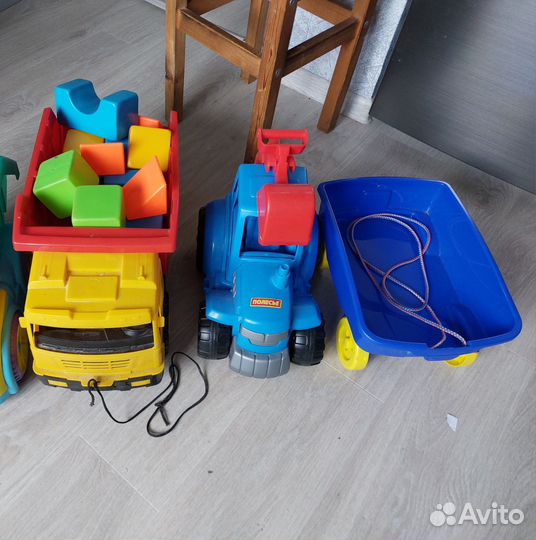 Грузовик, трактор тележка большие