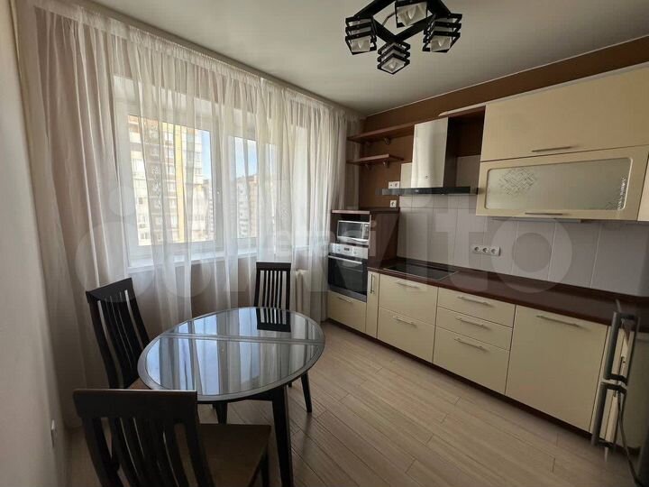 2-к. квартира, 64 м², 12/16 эт.