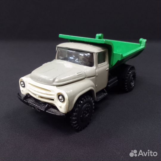 Модель 1:43 зил-ммз-555