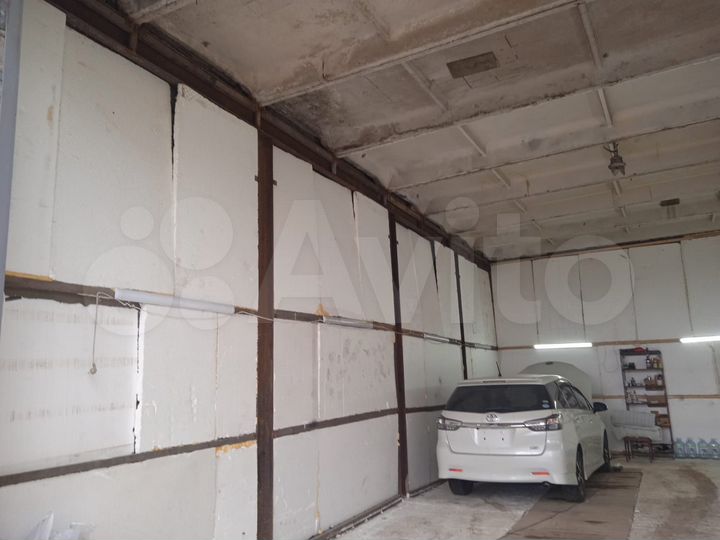 Гараж, > 30 м²