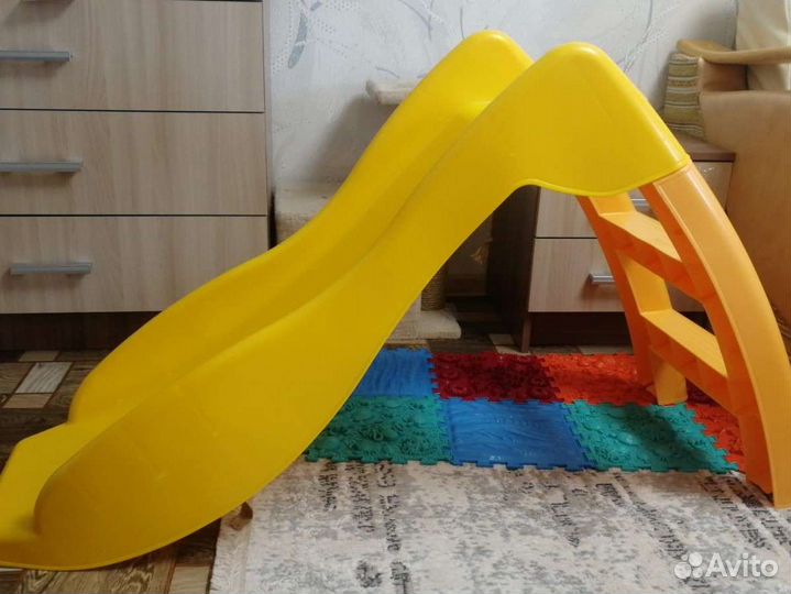 Детская горка с бассейном