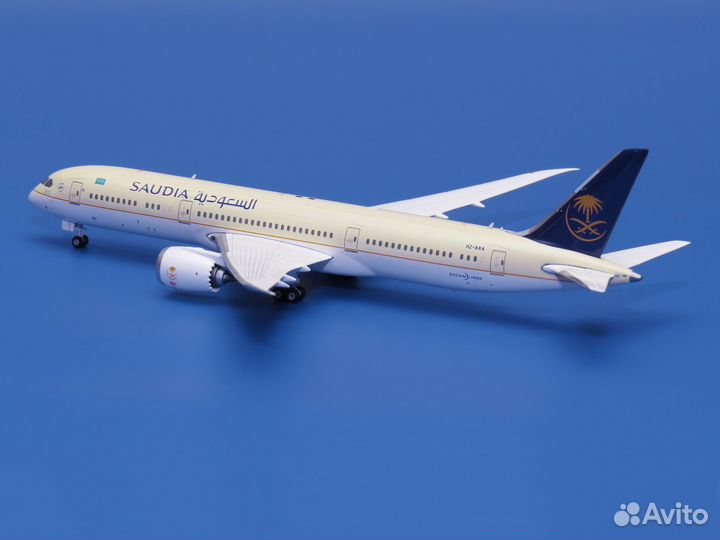 Модель самолёта Boeing 787-9 Saudia HZ-ARA (1:400)