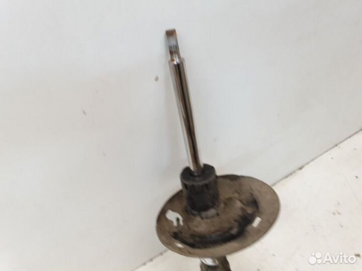 Амортизатор передний левый Toyota Camry V70 2018