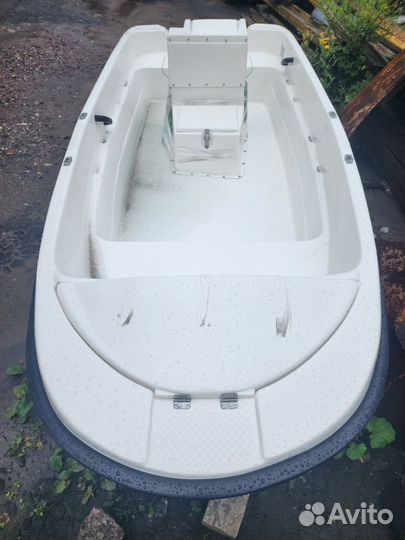 Моторная лодка Пингвин с консолью