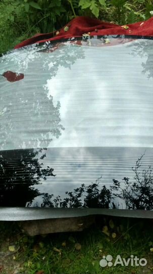 Задние стекло без царапин состояние нового