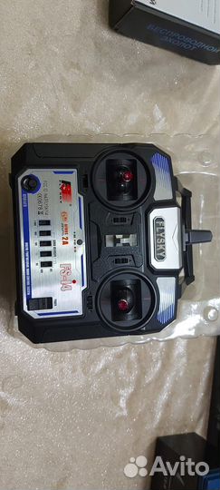 Прикормочный кораблик с эхолотом