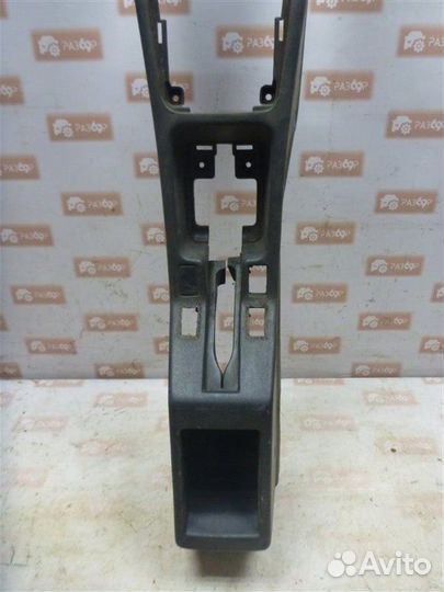 Консоль между сидений Nissan Primera P10 GA16DE