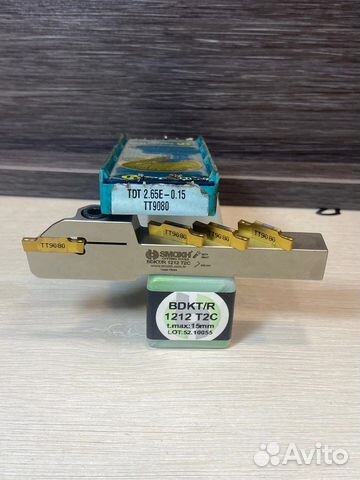 Отрезной резец