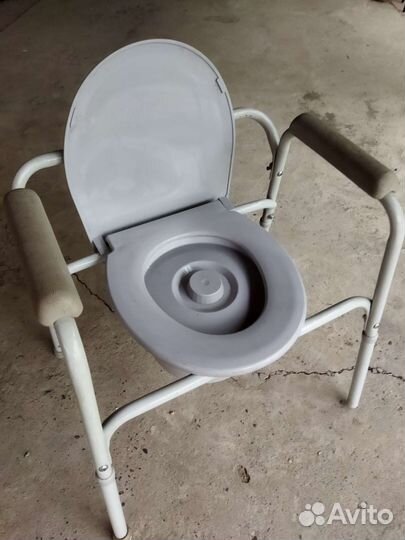 Стул-унитаз (стульчак) для маломобильных