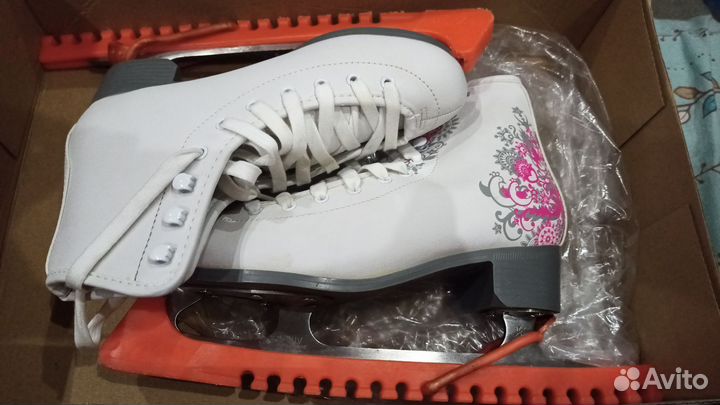 Коньки фигурные 37 размер новые