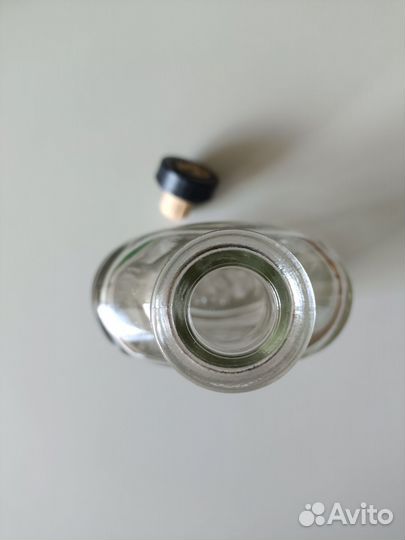 Бутыль стеклянная с пробкой