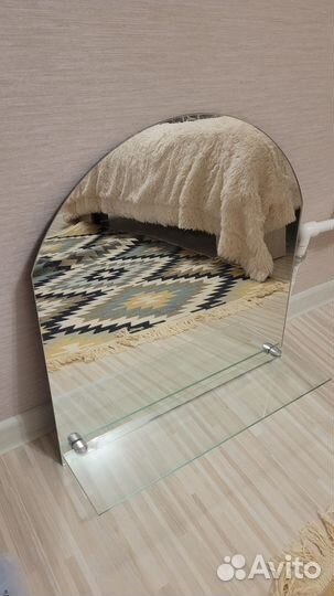 Зеркало в ванную с полочкой