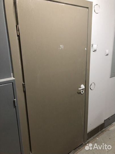 Дверь входная деревянная с коробкой