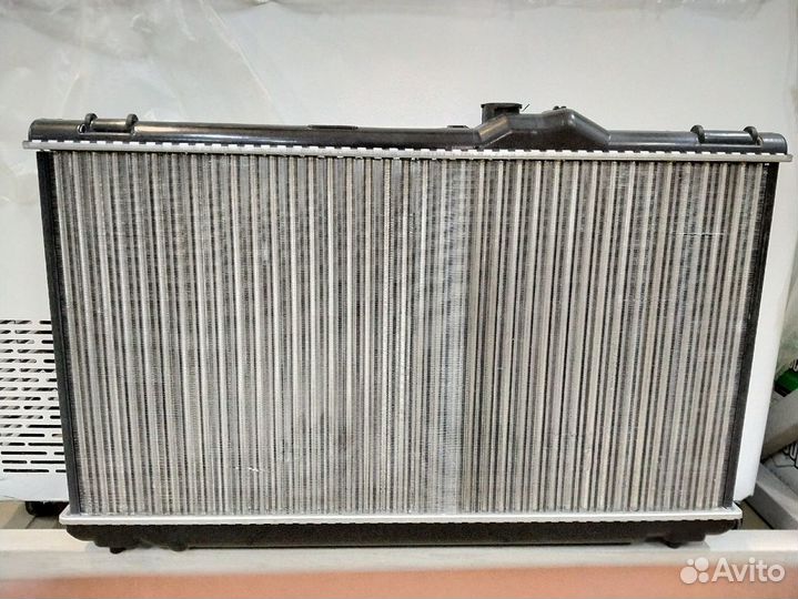 Радиатор охлаждения Toyota Corona AT/S T210