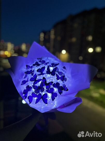 Букеты из бабочек светящиеся
