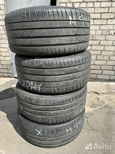 Michelin Pilot Sport 4 S 285/40 R23 и 325/35 R23 Y