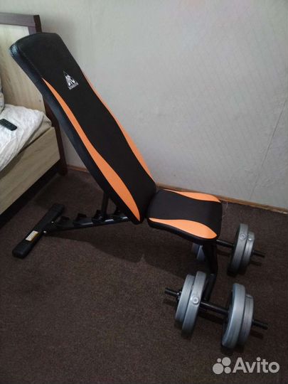 Скамья для жима и гантели