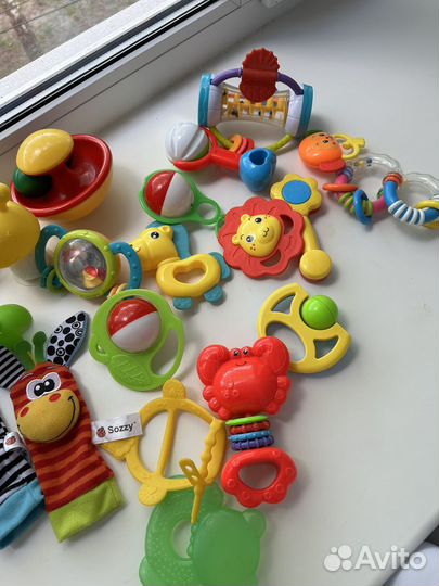 Погремушка,подушка -защита от падения