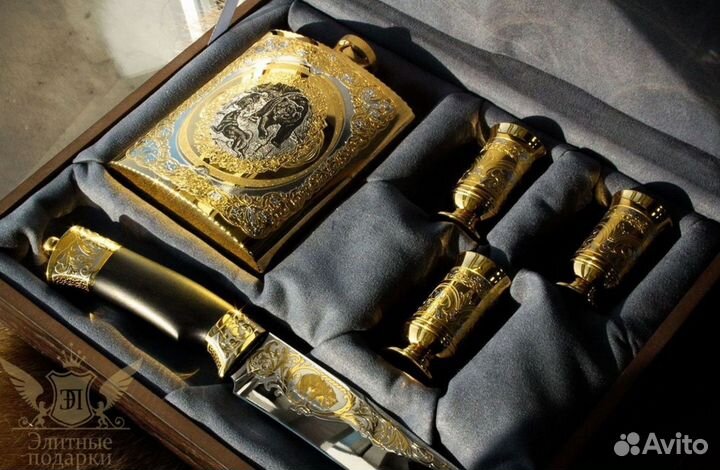 Подарочная фляжка для мужчины