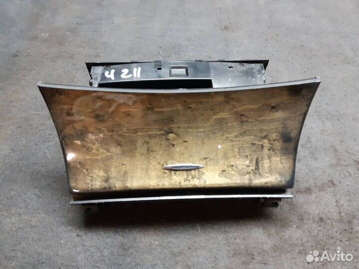 Пепельница Mercedes-Benz E-Class A2118101330