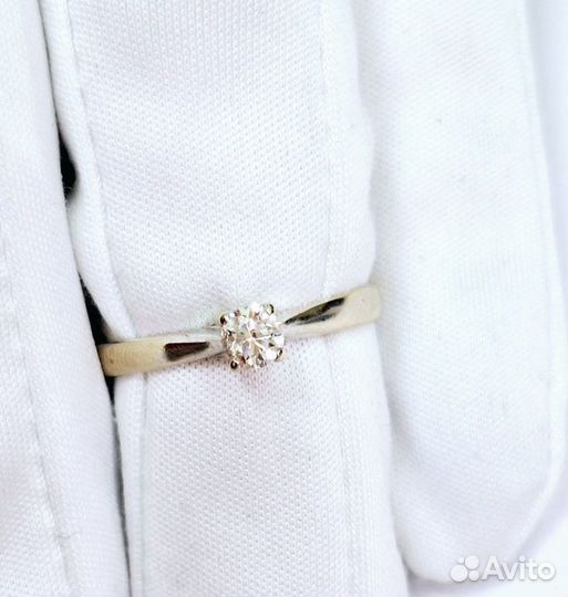 Золотое кольцо с камнем 17р