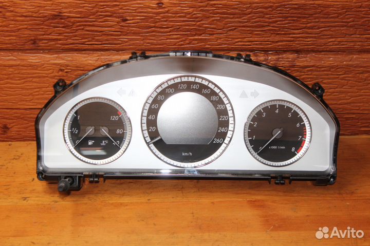 Панель приборов на Mercedes C-Class W204