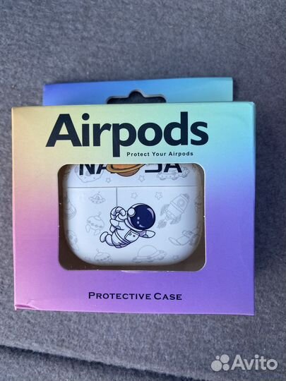 Защитный чехол на AirPods