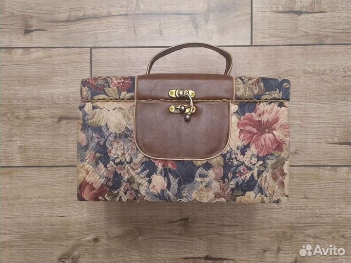 Декоративная коробка (сундучок)