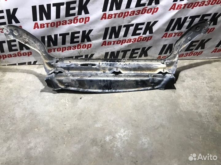 Верхняя панель рамки радиатора передняя Peugeot