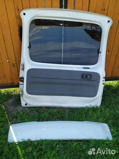 Toyota funcargo дверь