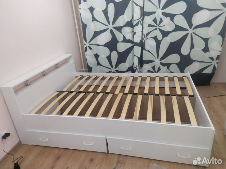 Кровать с матрасом