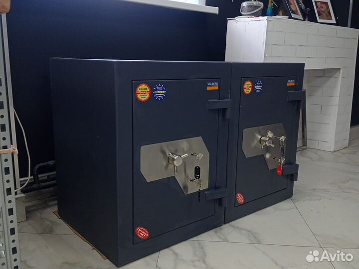 Сейф металлический