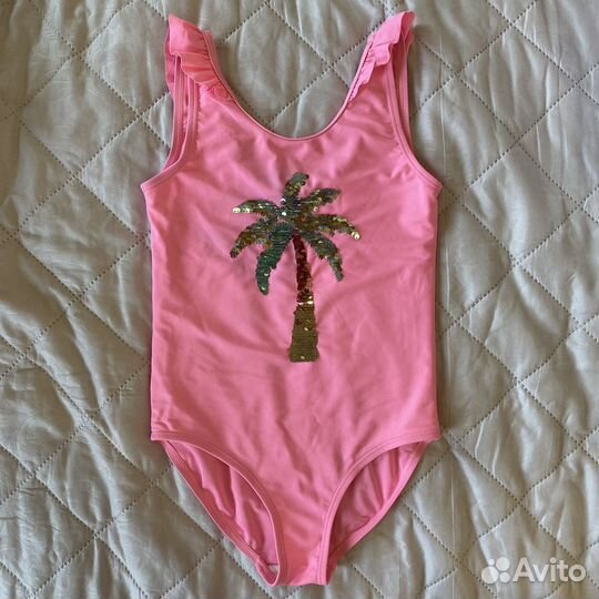 Купальник, нарукавники и другие вещи для плавания