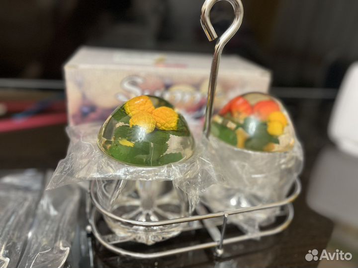 Набор овальных банок на металлической подставке