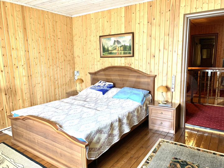 Дом 220 м² на участке 9,5 сот.