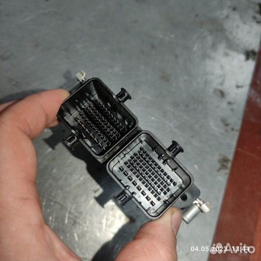 Блок управления двигателем Лада Приора 21126 2011